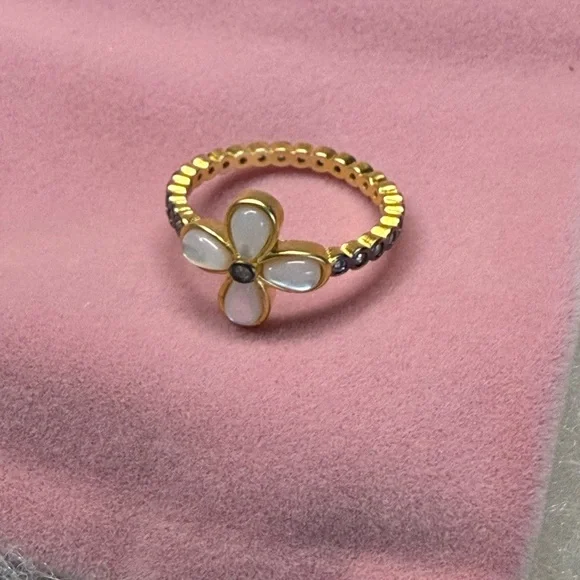 Frieda Rothman Mother of Pearl Flower Ring – Size 6 - Picture 2 of 8